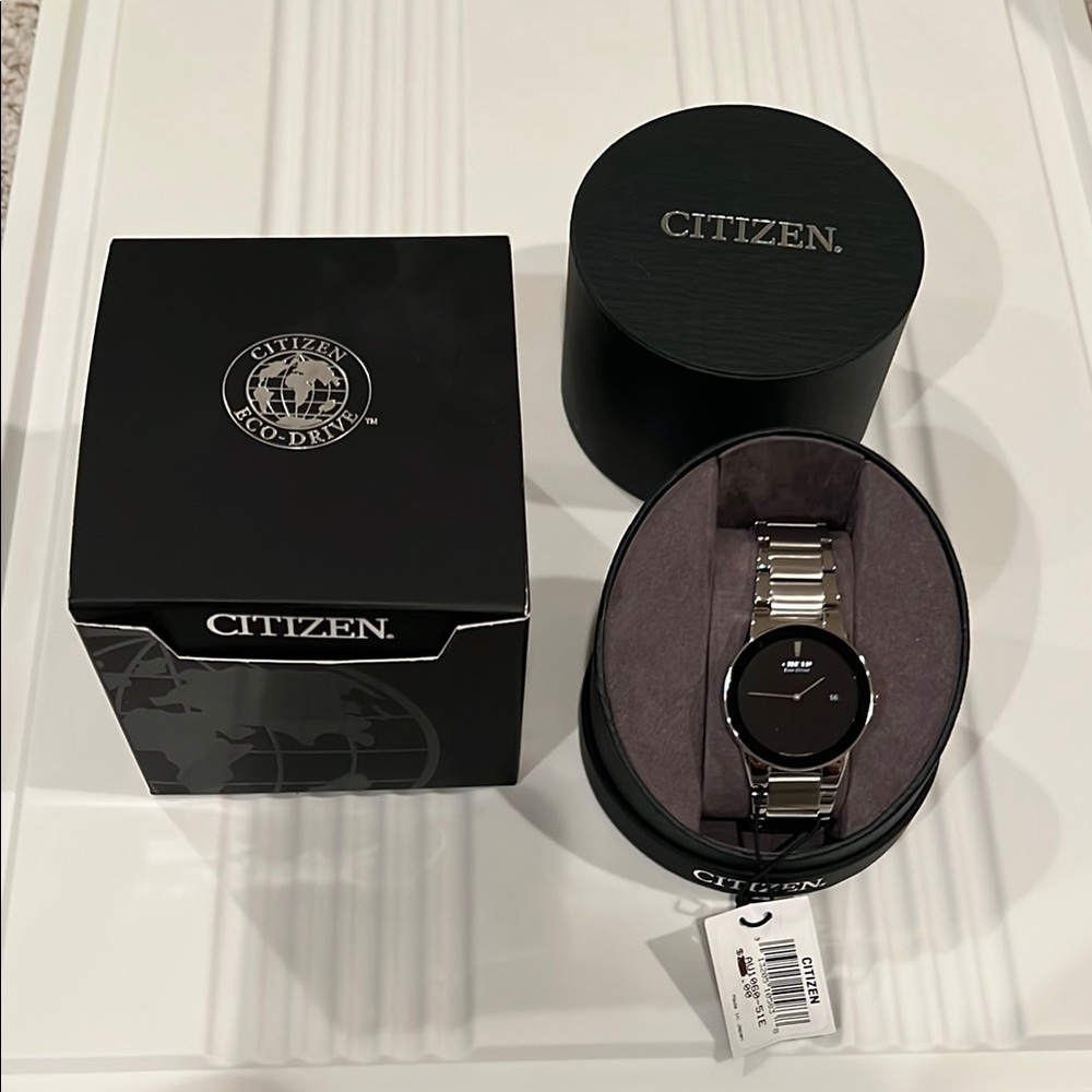 Citizen ECO-DRIVE Black and Silver Timepiece